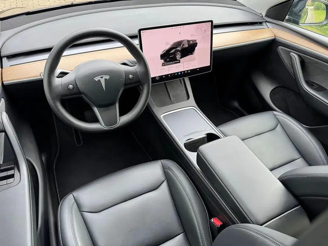 Tesla Model Y AWD Dual Motor Long Range - foto 2