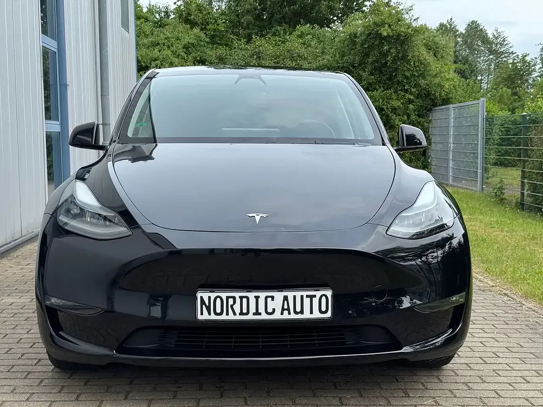 Tesla Model Y AWD Dual Motor Long Range - Thumbnail 3