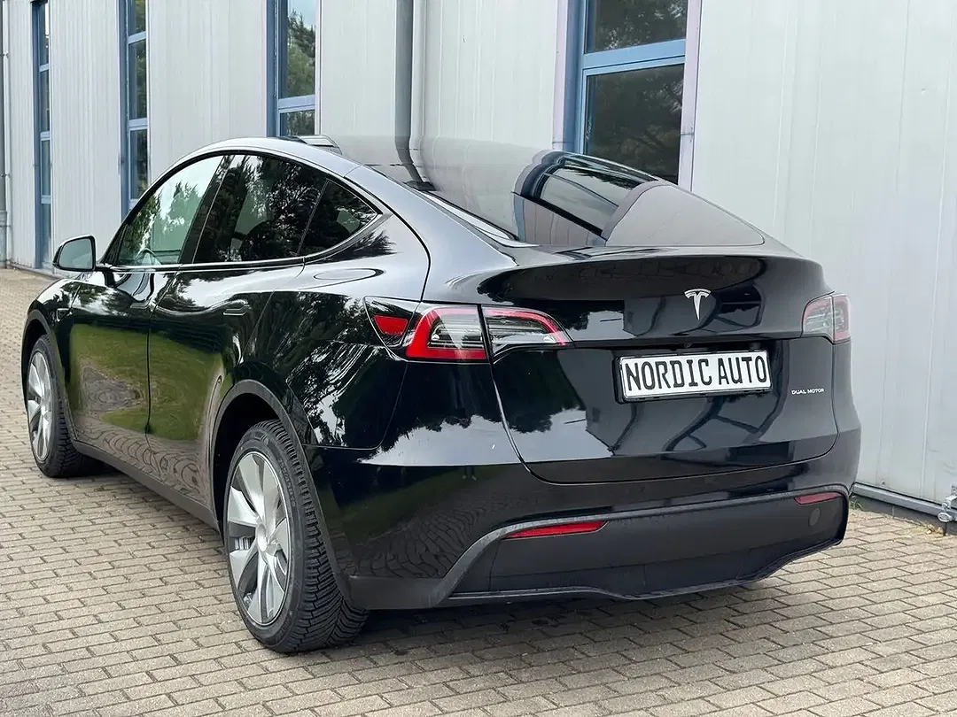 Tesla Model Y AWD Dual Motor Long Range - Thumbnail 5