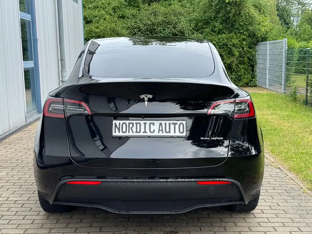 Tesla Model Y AWD Dual Motor Long Range - Thumbnail 6