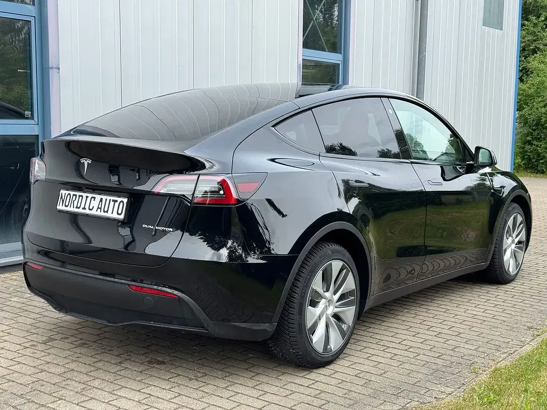 Tesla Model Y AWD Dual Motor Long Range - Thumbnail 7