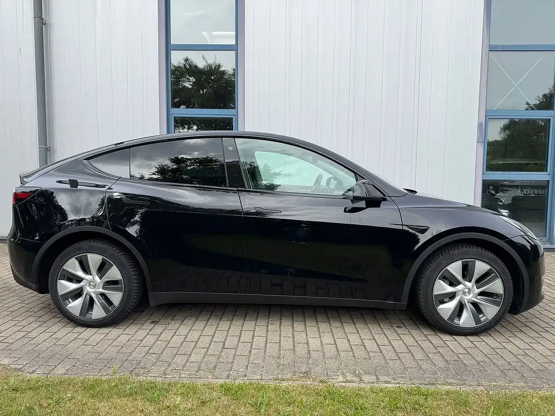 Tesla Model Y AWD Dual Motor Long Range - Thumbnail 8