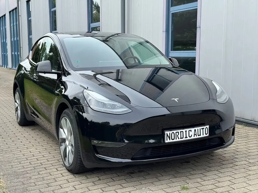 Tesla Model Y AWD Dual Motor Long Range - Thumbnail 9
