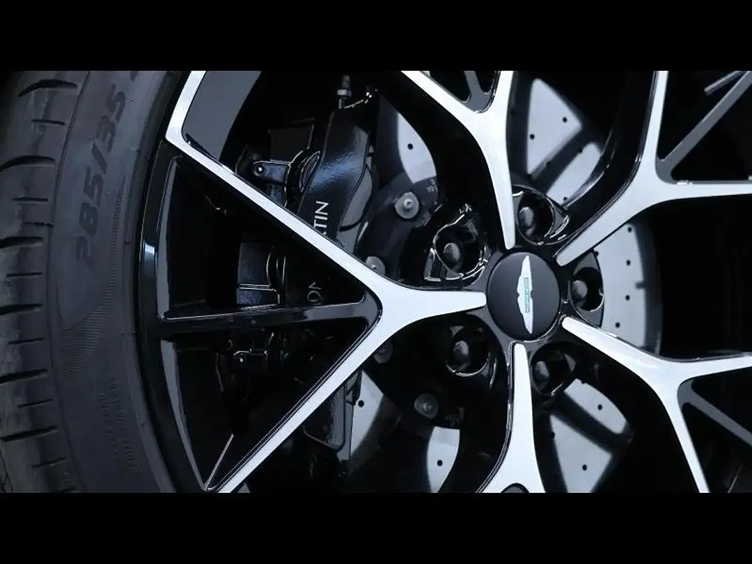 Aston Martin DBX 707 V8 - Thumbnail 10