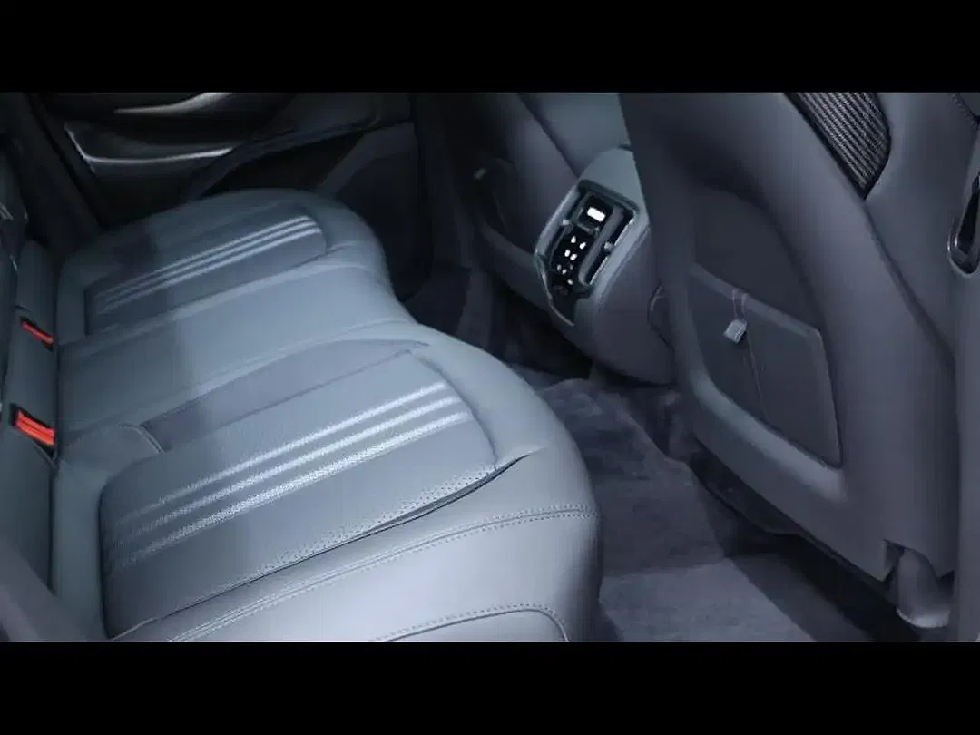 Aston Martin DBX 707 V8 - Thumbnail 14