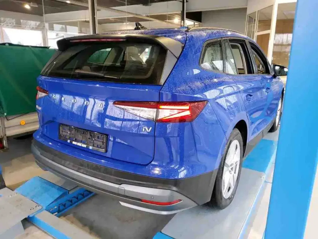 Skoda Enyaq 50 iV Loft - Thumbnail 3