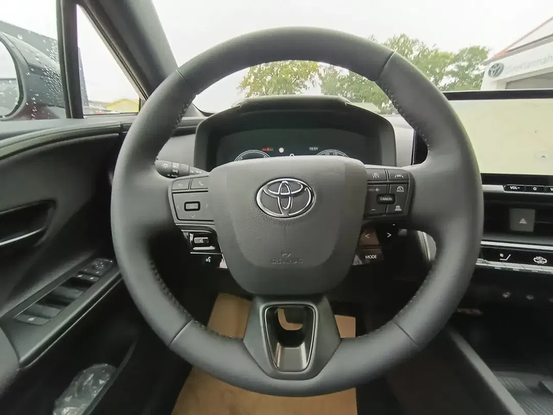 Toyota C-HR Hybrid Teamplayer - Thumbnail 13