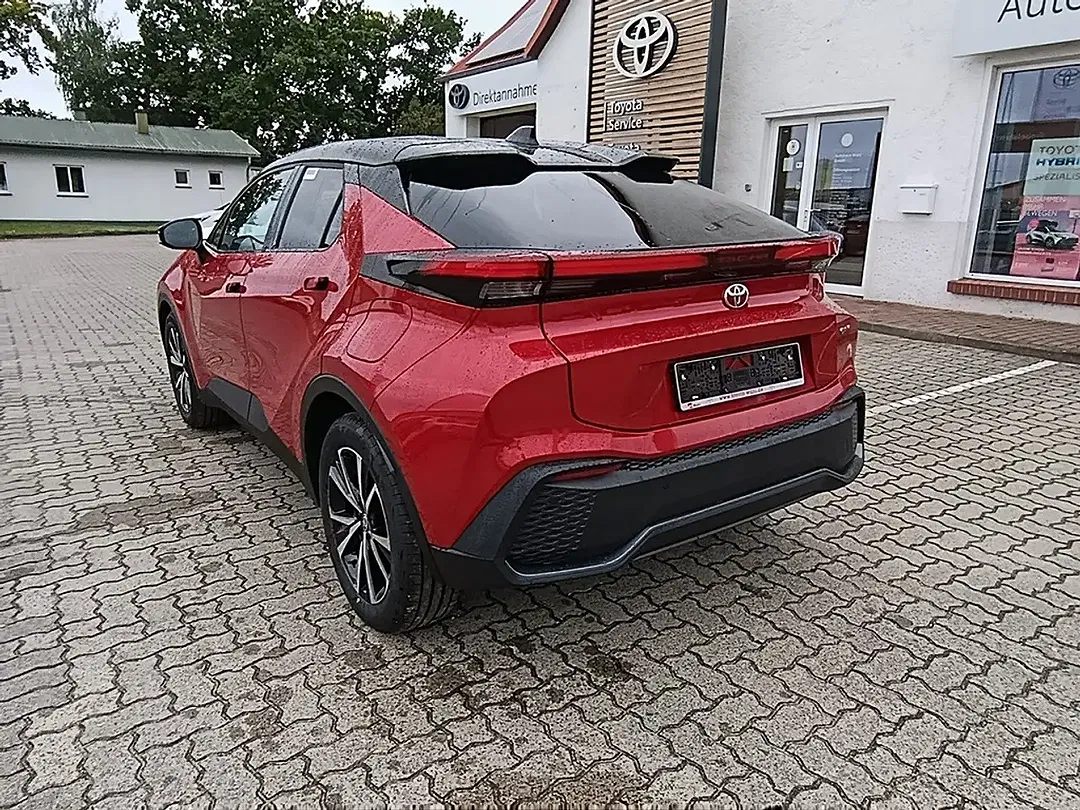 Toyota C-HR Hybrid Teamplayer - Thumbnail 3