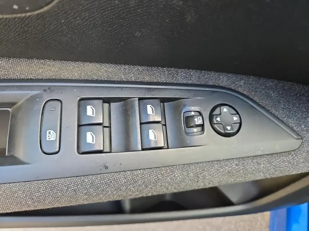 Peugeot 3008 - Thumbnail 10