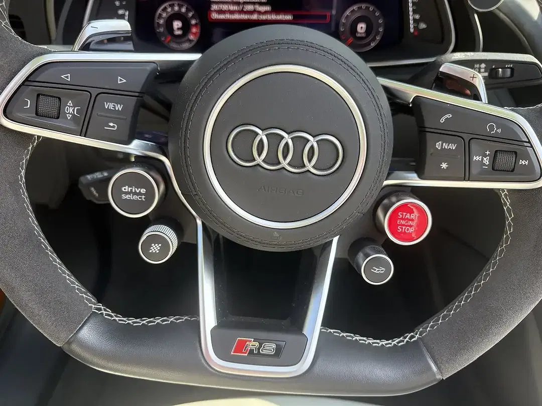 Audi R8 - Thumbnail 9