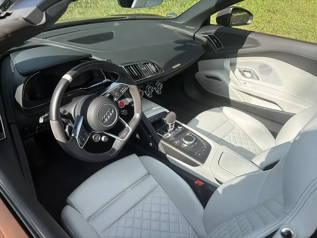 Audi R8 - Thumbnail 5