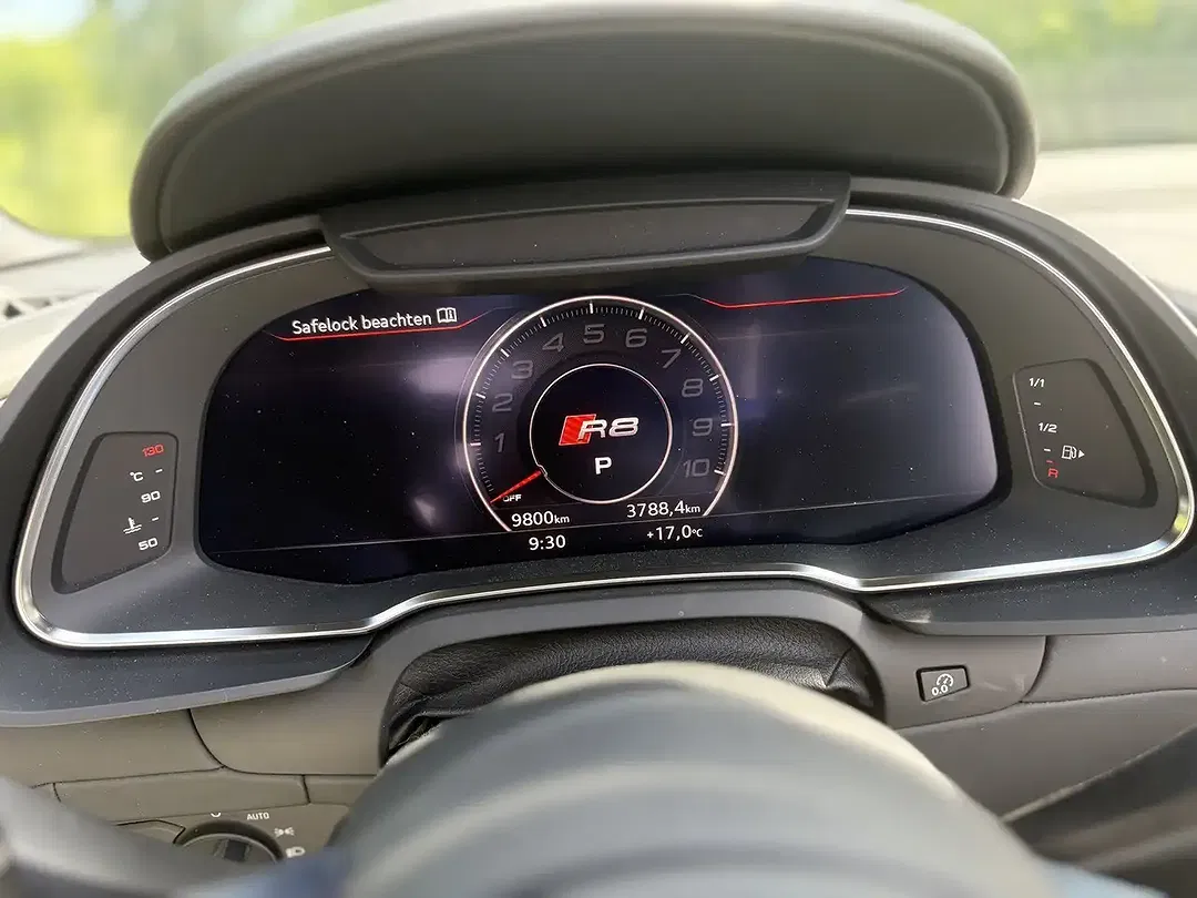 Audi R8 - Thumbnail 6
