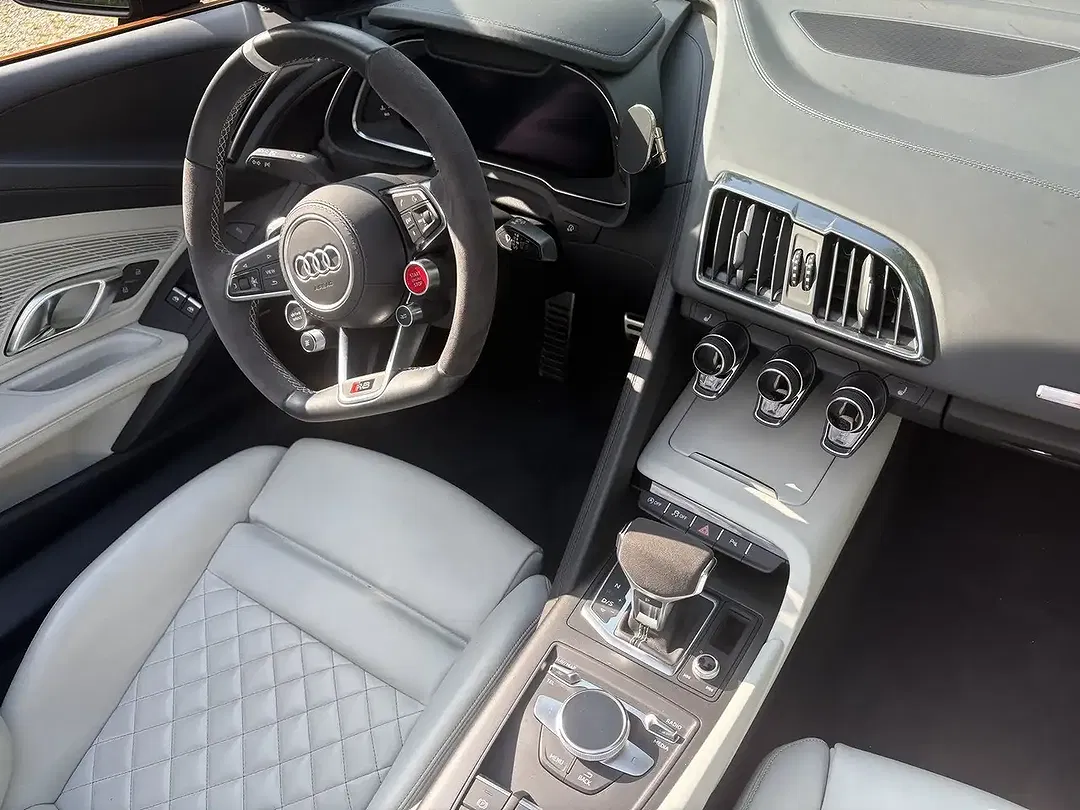 Audi R8 - Thumbnail 7