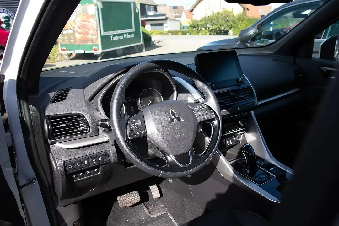 Mitsubishi Eclipse Cross 2.4 PHEV 4WD Top - Thumbnail 3