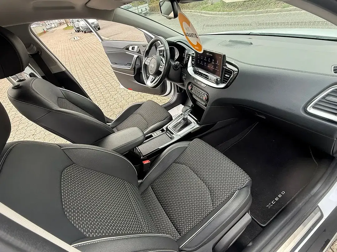 Kia XCeed PHEV Hybrid AMT Spirit - Thumbnail 25