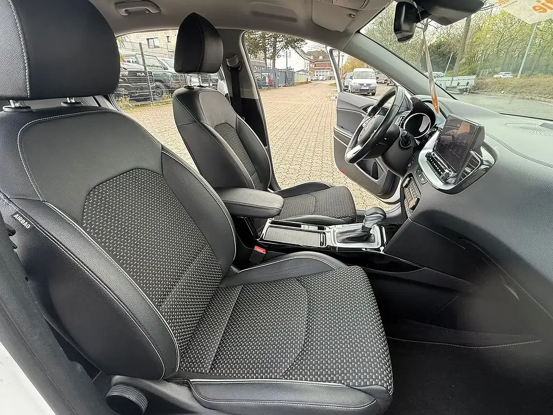 Kia XCeed PHEV Hybrid AMT Spirit - Thumbnail 26