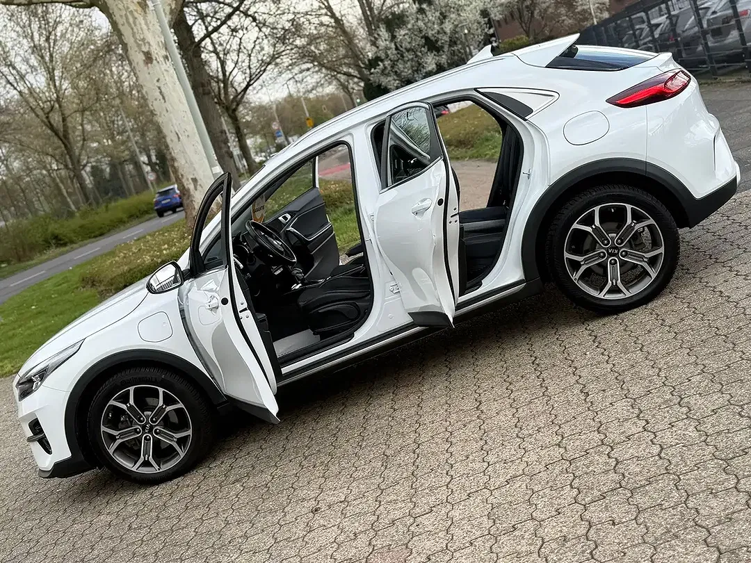 Kia XCeed PHEV Hybrid AMT Spirit - Thumbnail 4