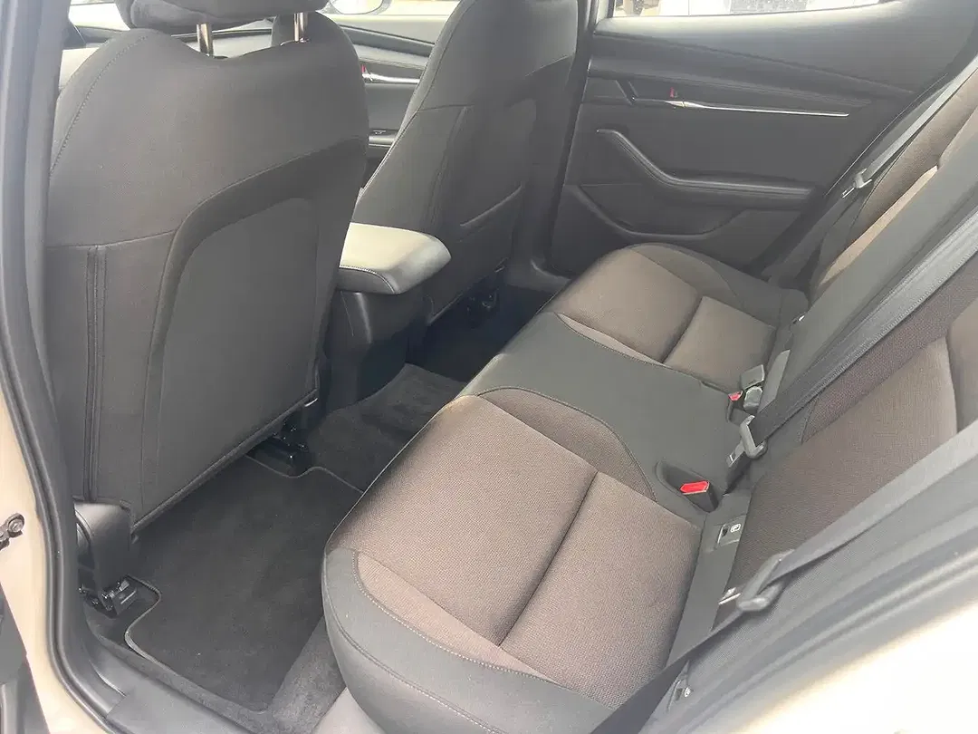 Mazda 3 - Thumbnail 11