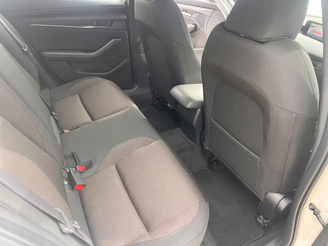 Mazda 3 - Thumbnail 12