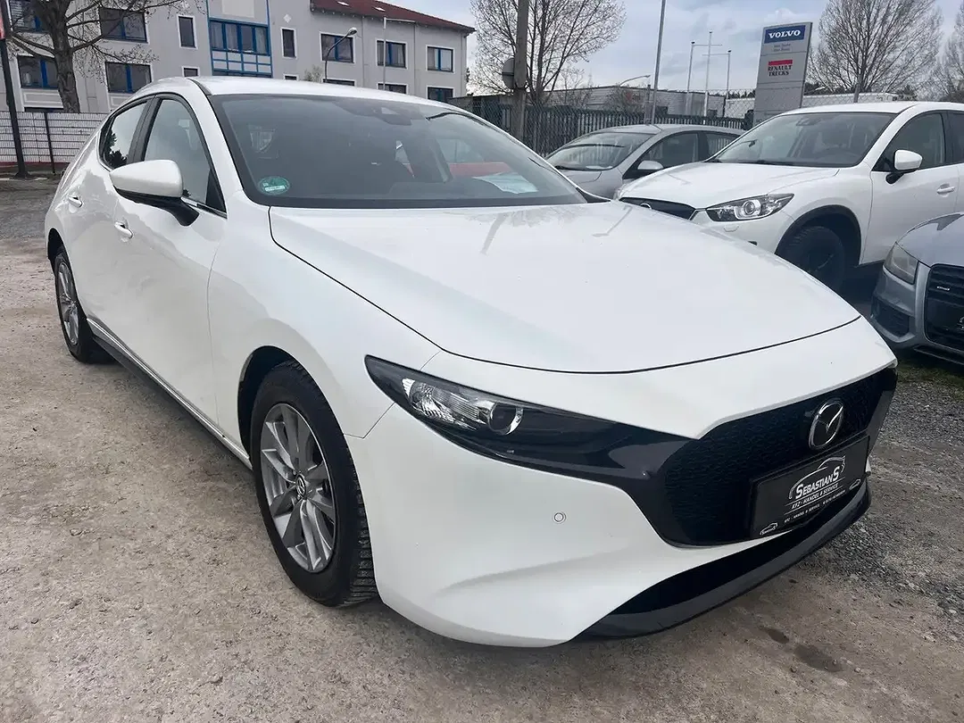 Mazda 3 - Thumbnail 3