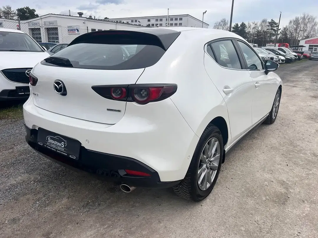 Mazda 3 - Thumbnail 4