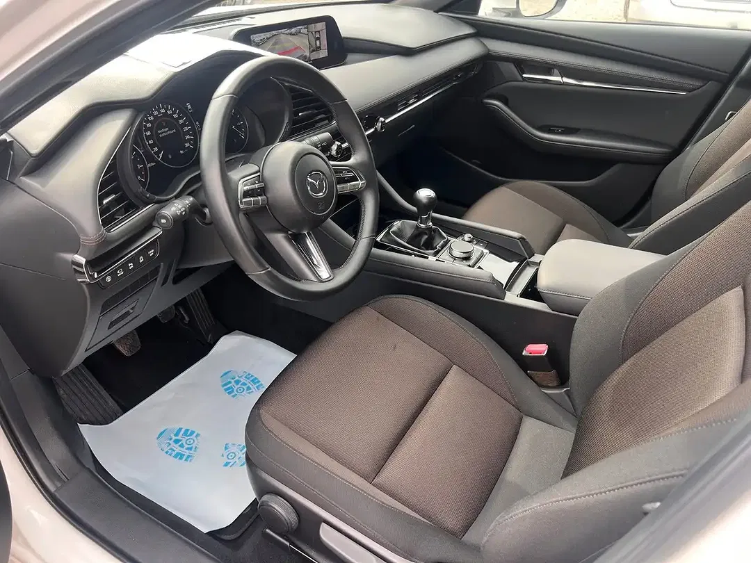 Mazda 3 - Thumbnail 8