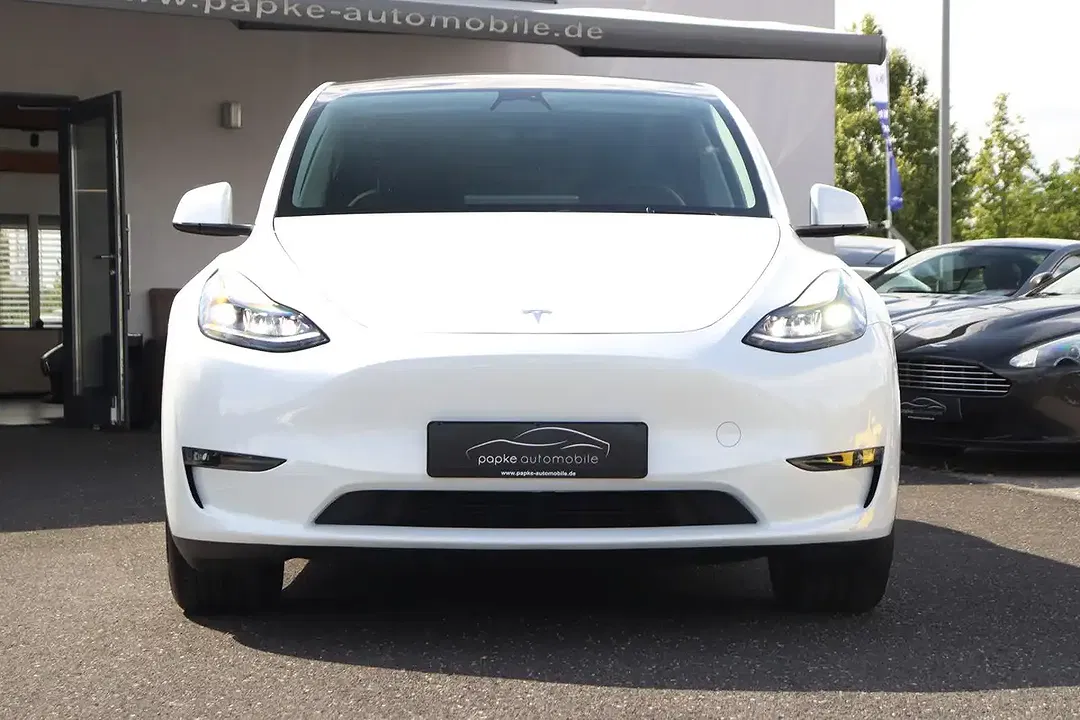 Tesla Model Y AWD Dual Motor Long Range - Thumbnail 4