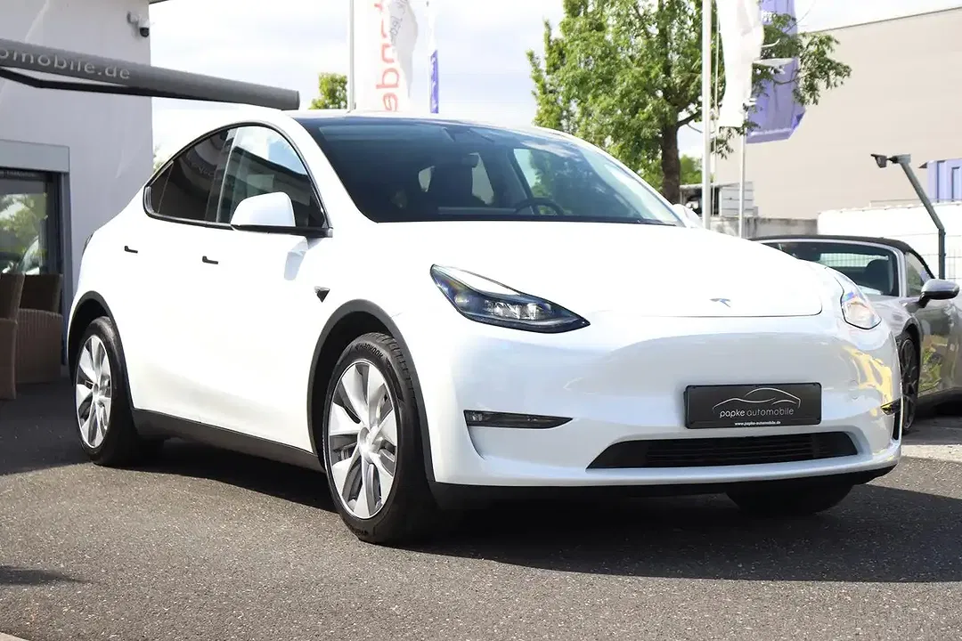 Tesla Model Y AWD Dual Motor Long Range - Thumbnail 5