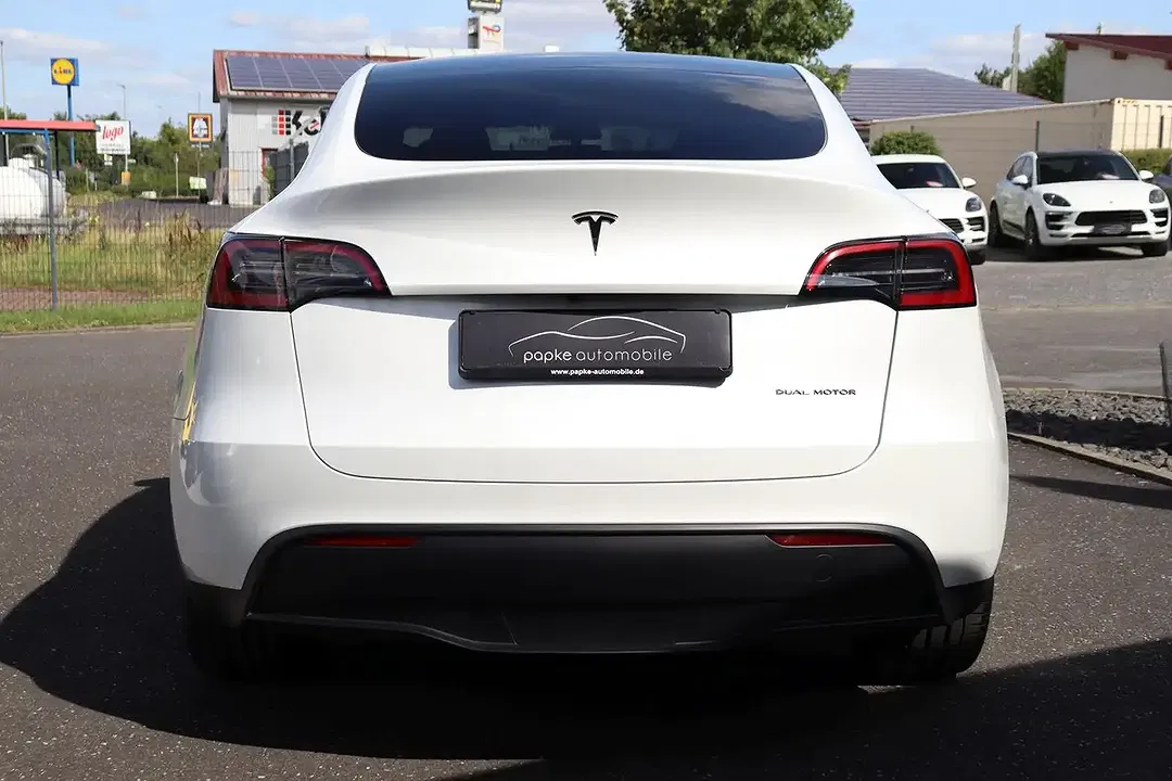 Tesla Model Y AWD Dual Motor Long Range - Thumbnail 7