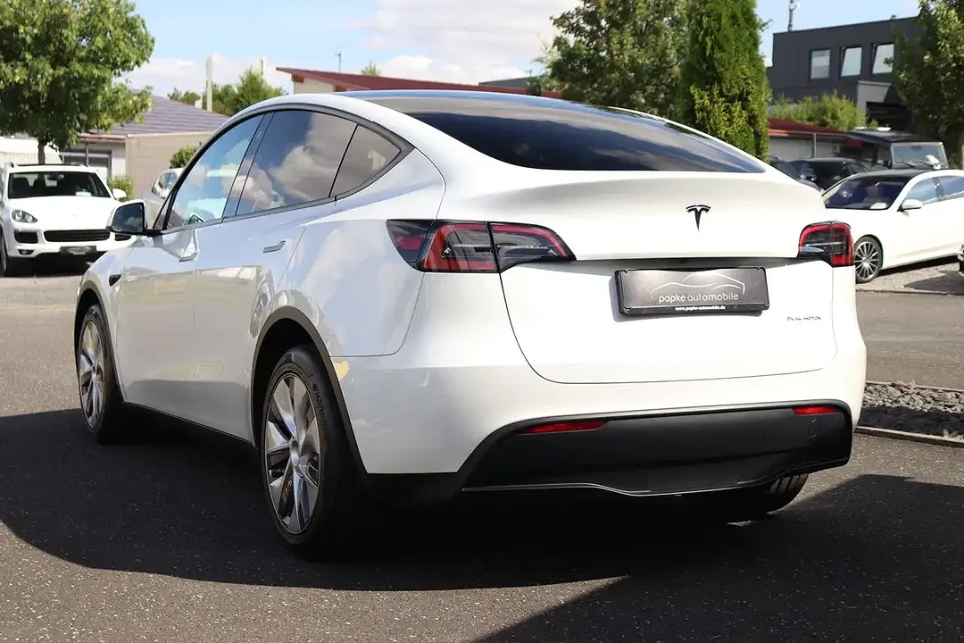 Tesla Model Y AWD Dual Motor Long Range - Thumbnail 8