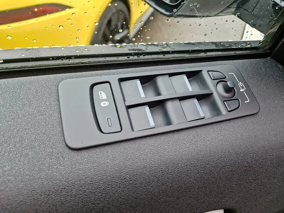 Land Rover Discovery Sport 4x4 Hybrid R-Dynamic S - Thumbnail 17