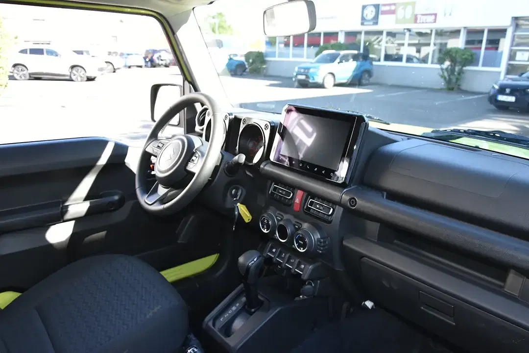 Suzuki Jimny - Thumbnail 23