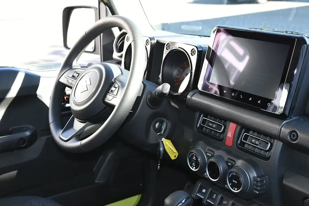 Suzuki Jimny - Thumbnail 24