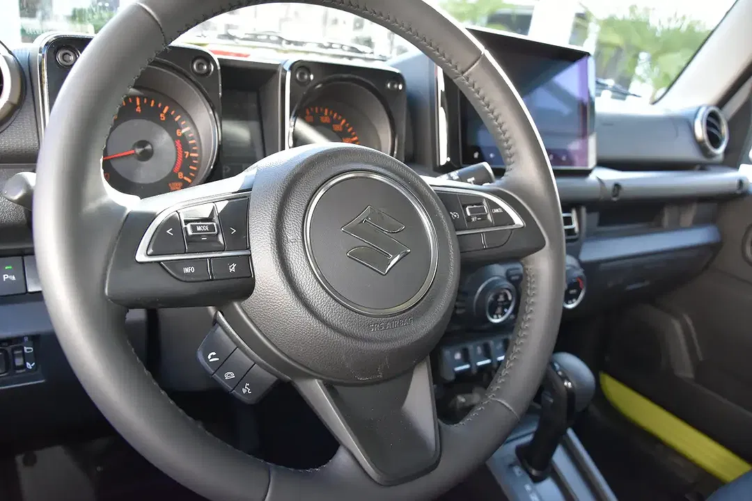 Suzuki Jimny - Thumbnail 26