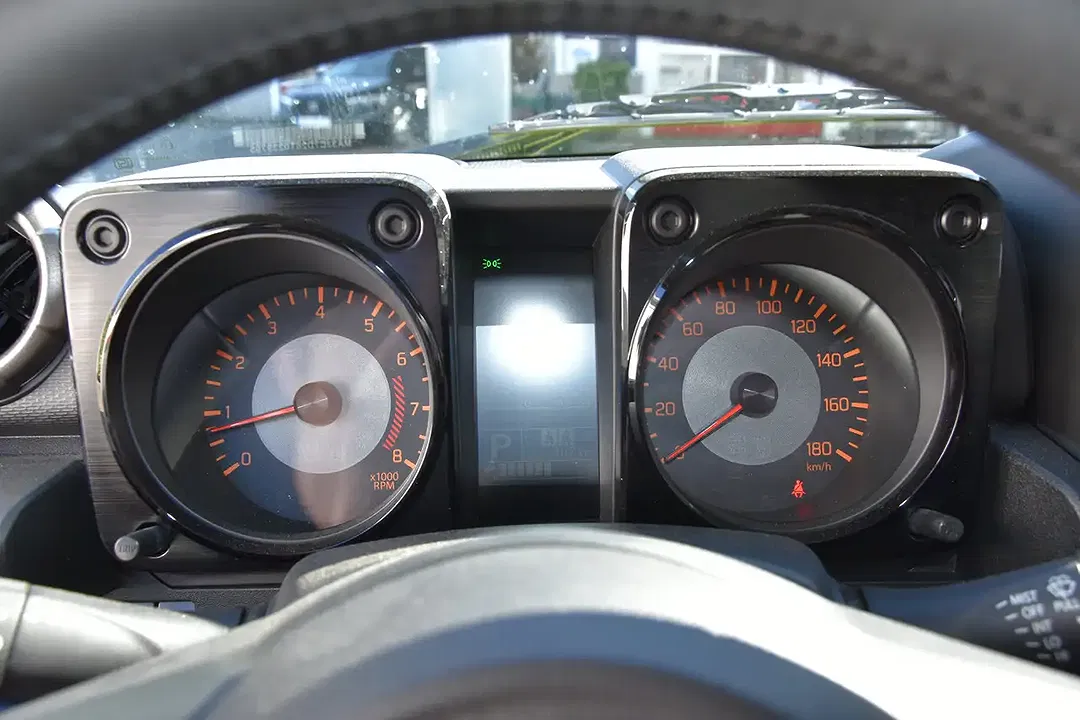 Suzuki Jimny - Thumbnail 27