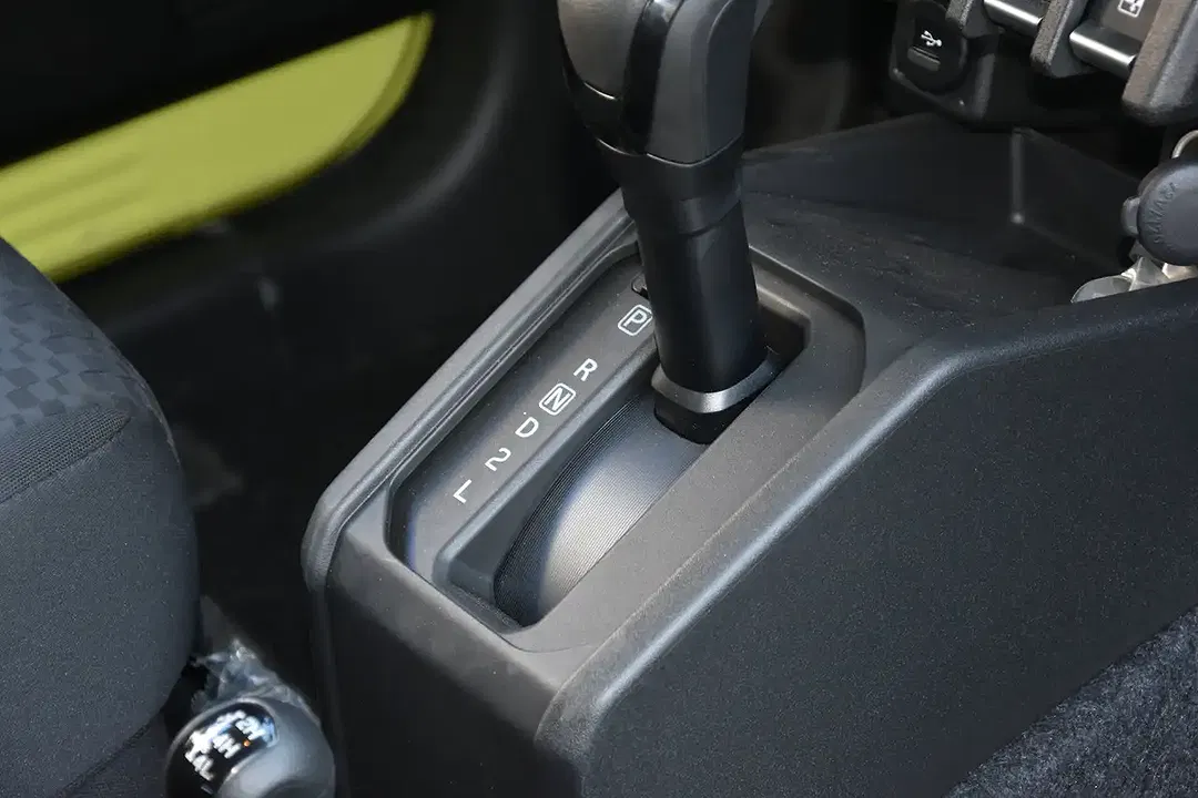 Suzuki Jimny - Thumbnail 28