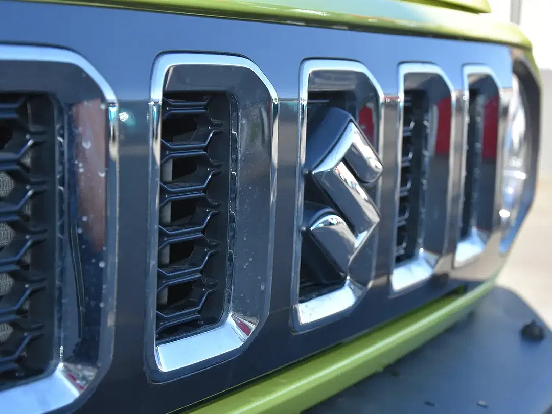 Suzuki Jimny - Thumbnail 5
