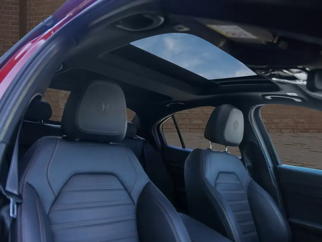 Alfa Romeo Giulia Q4 Intensa - Thumbnail 12