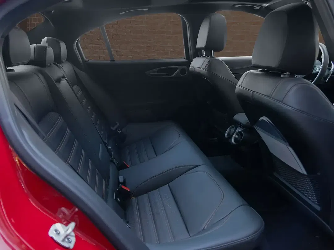 Alfa Romeo Giulia Q4 Intensa - Thumbnail 13