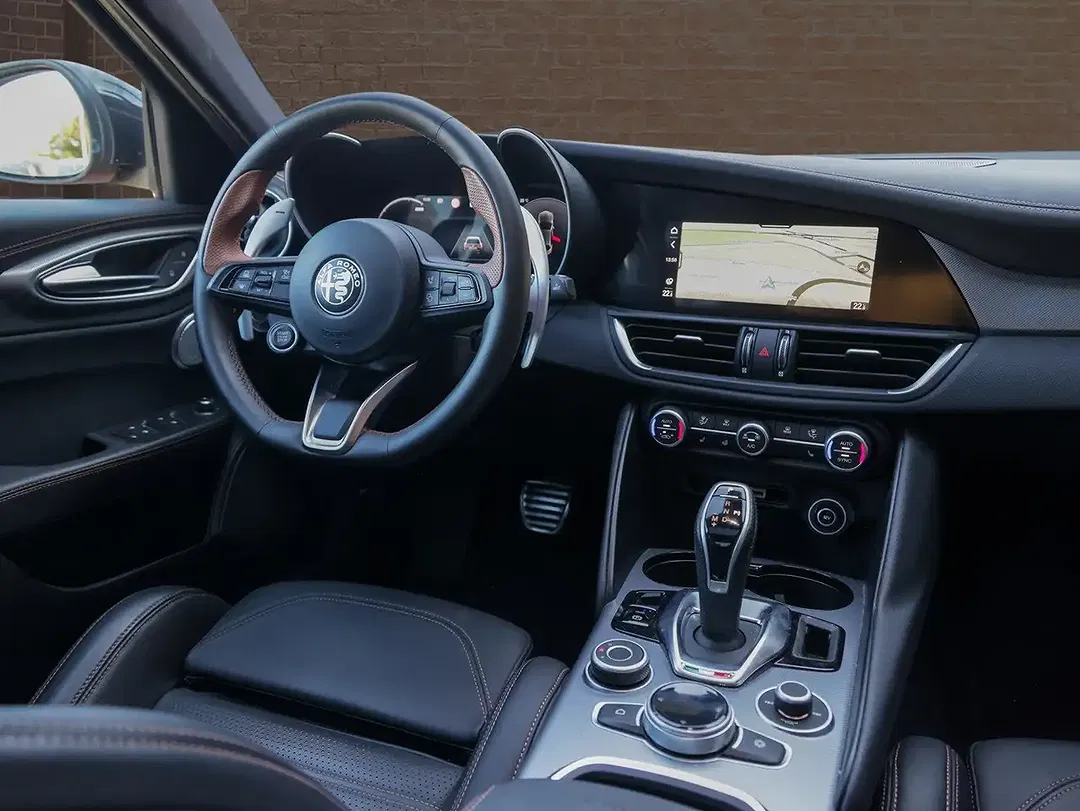 Alfa Romeo Giulia Q4 Intensa - Thumbnail 14