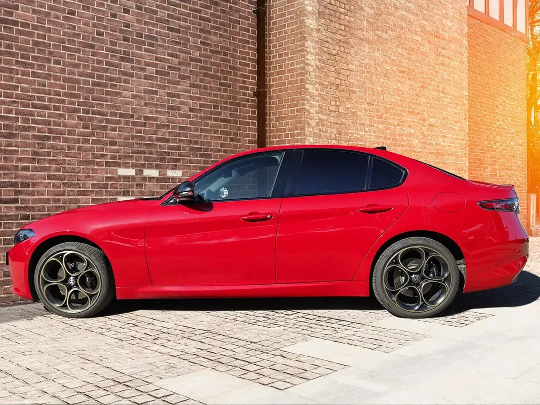Alfa Romeo Giulia Q4 Intensa - Thumbnail 4