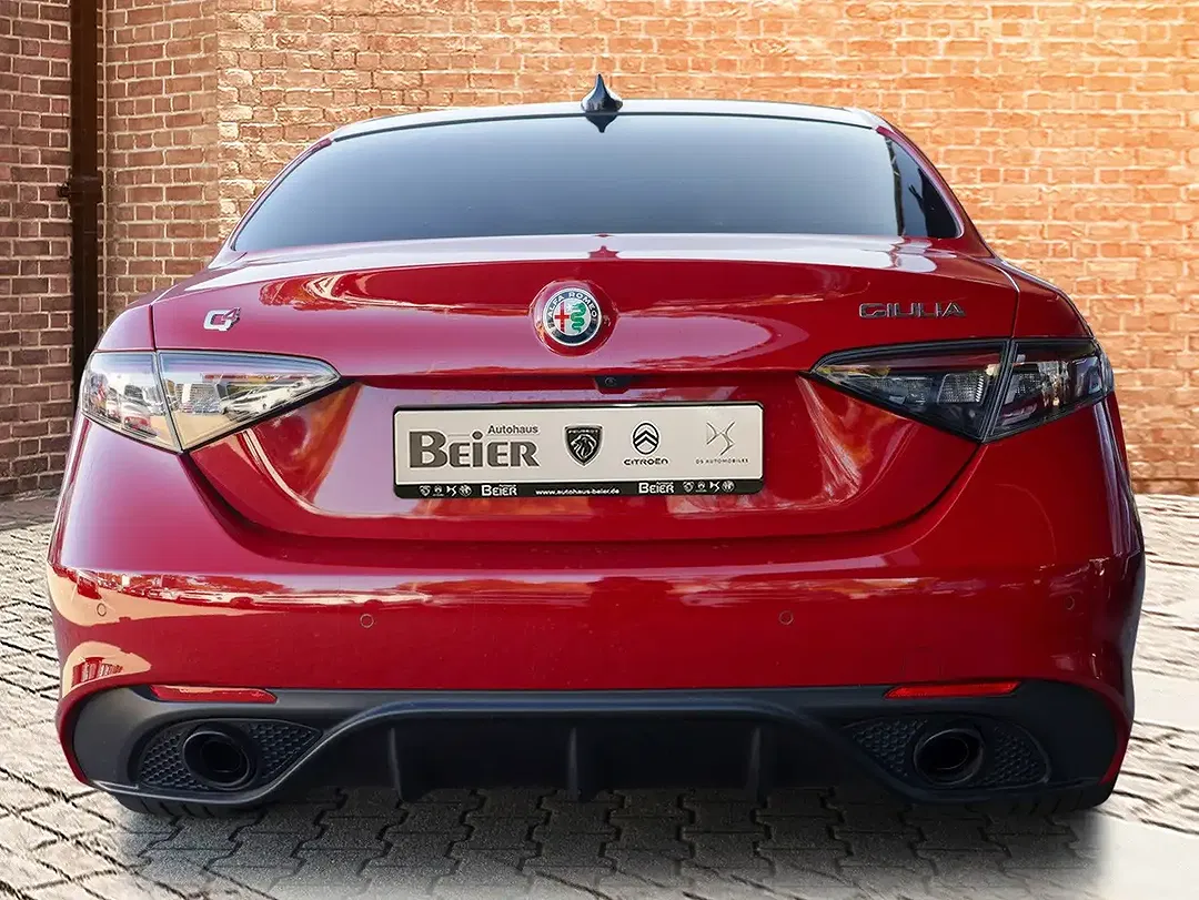 Alfa Romeo Giulia Q4 Intensa - Thumbnail 7