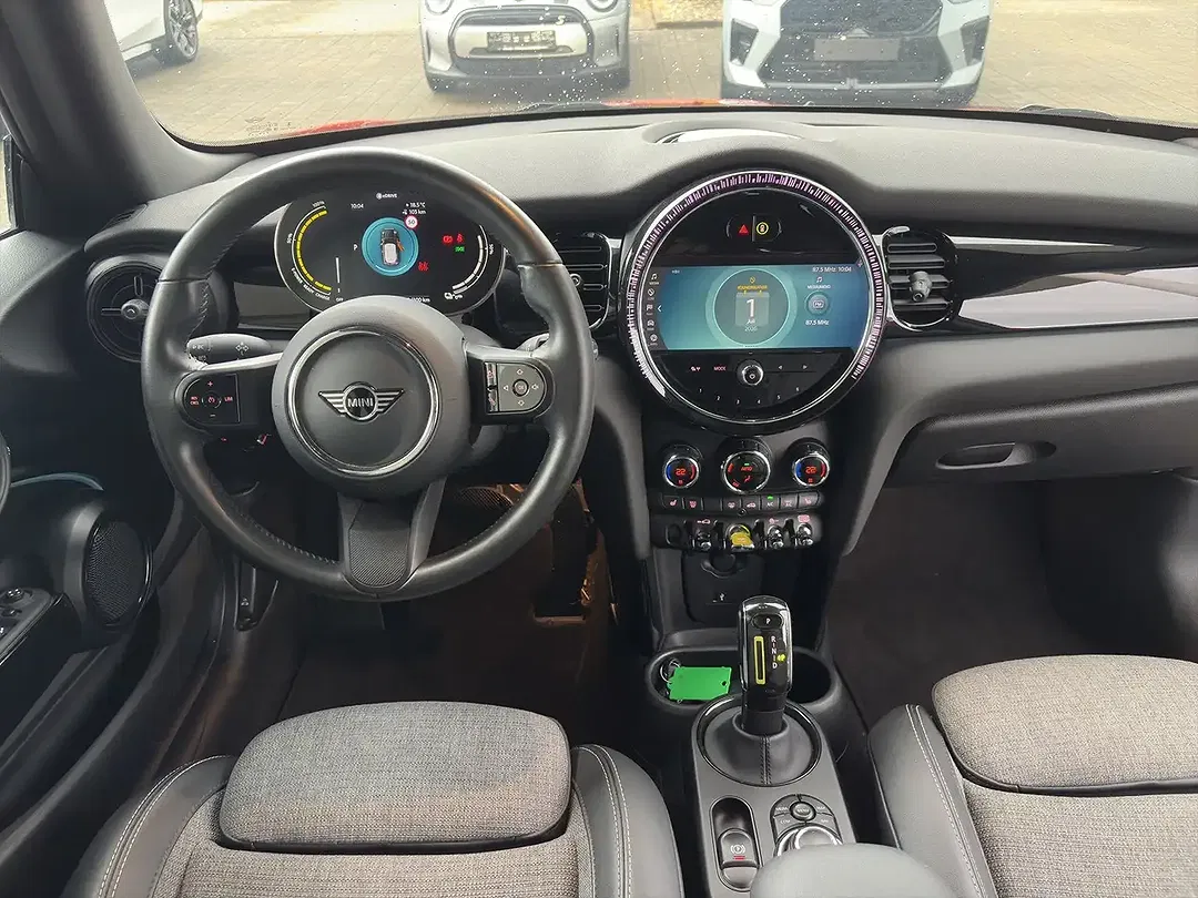 MINI Cooper SE - Thumbnail 2