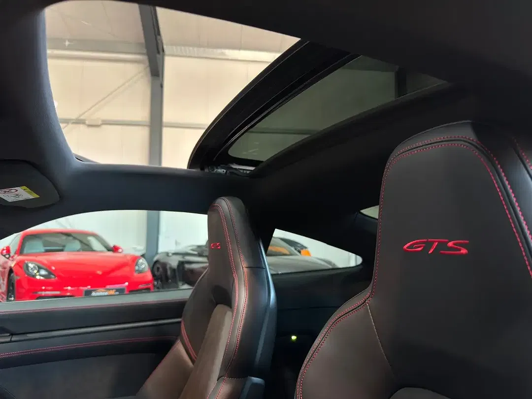 Porsche 911 4 Carrera GTS - Thumbnail 11
