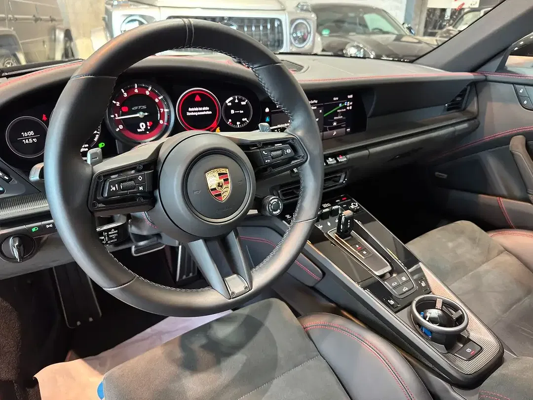 Porsche 911 4 Carrera GTS - Thumbnail 9