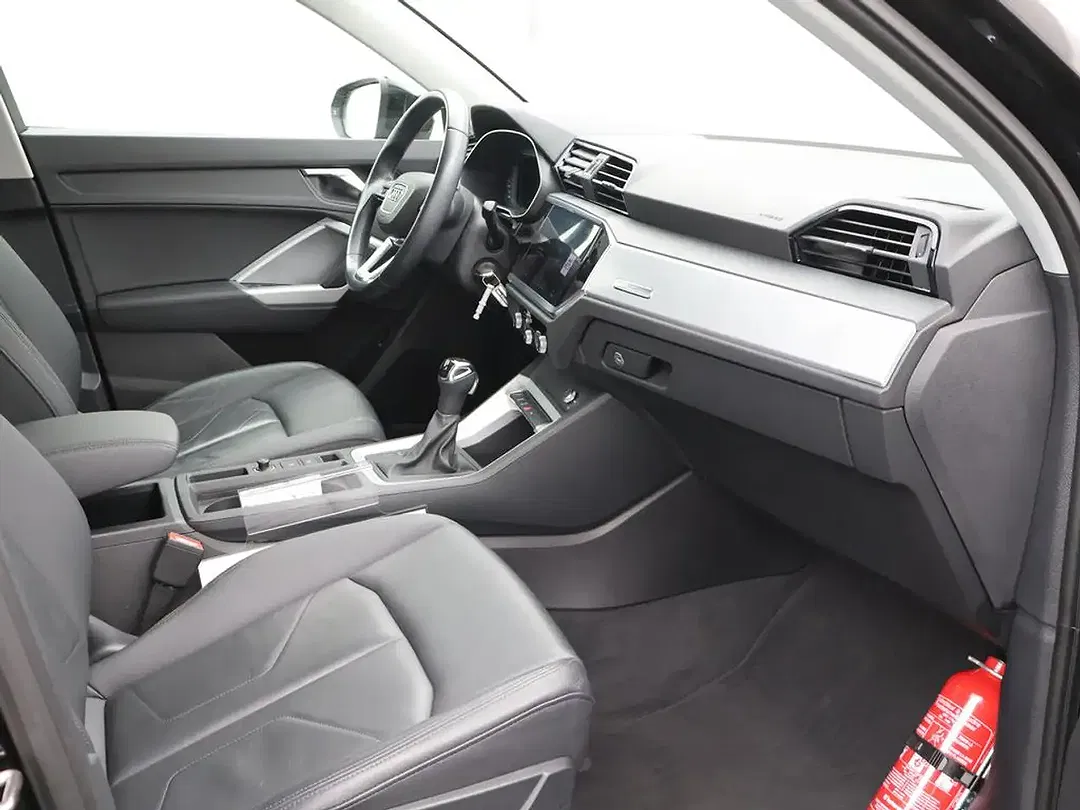 Audi Q3 - Thumbnail 3