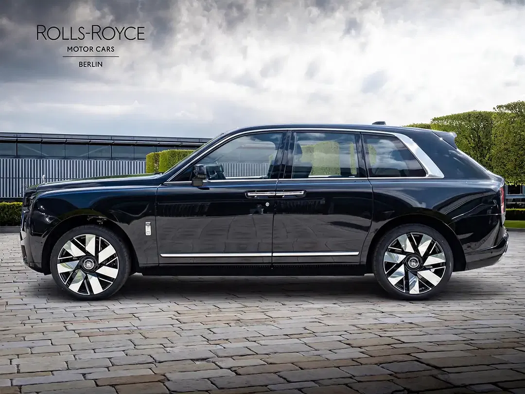 Rolls-Royce Cullinan - Thumbnail 3