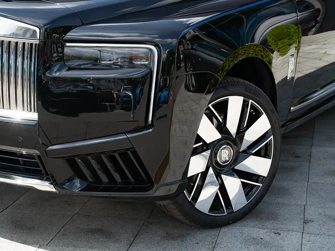Rolls-Royce Cullinan - Thumbnail 6