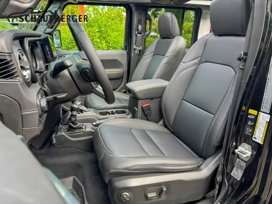 Jeep Wrangler - Thumbnail 10