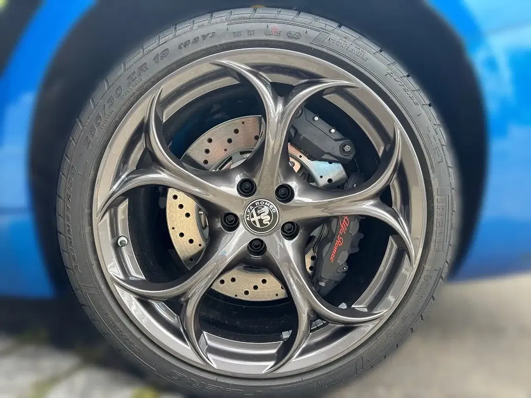 Alfa Romeo Giulia Quadrifoglio - Thumbnail 9